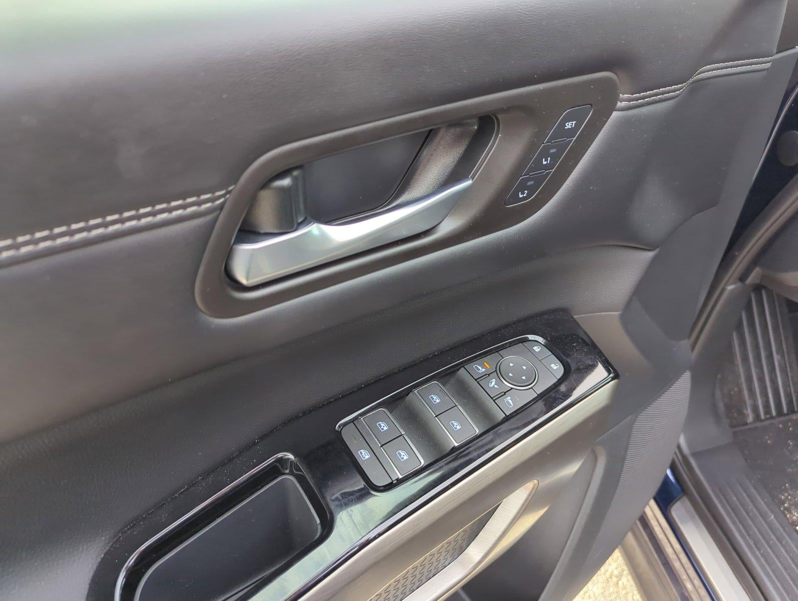 2025 Nissan Pathfinder Platinum 2WD