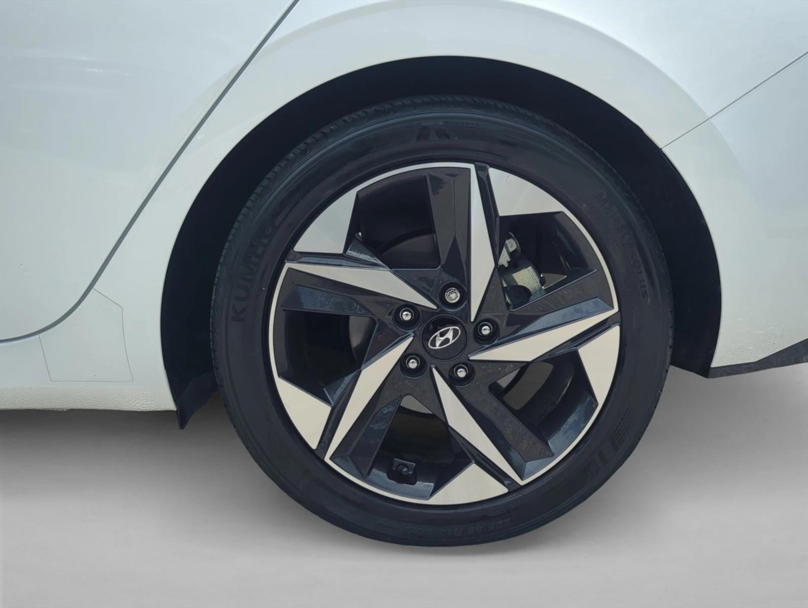 2021 Hyundai ELANTRA Limited IVT *Ltd Avail*
