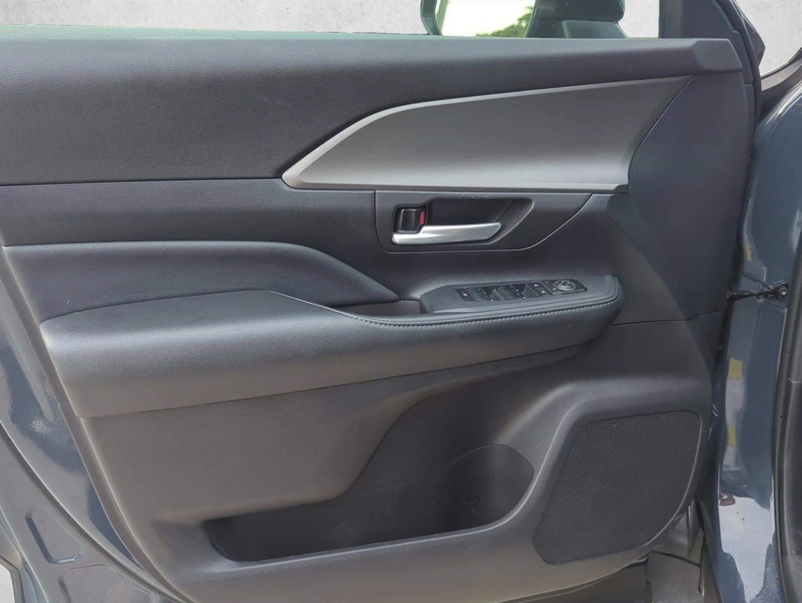 2025 Toyota Grand Highlander LE FWD (Natl)