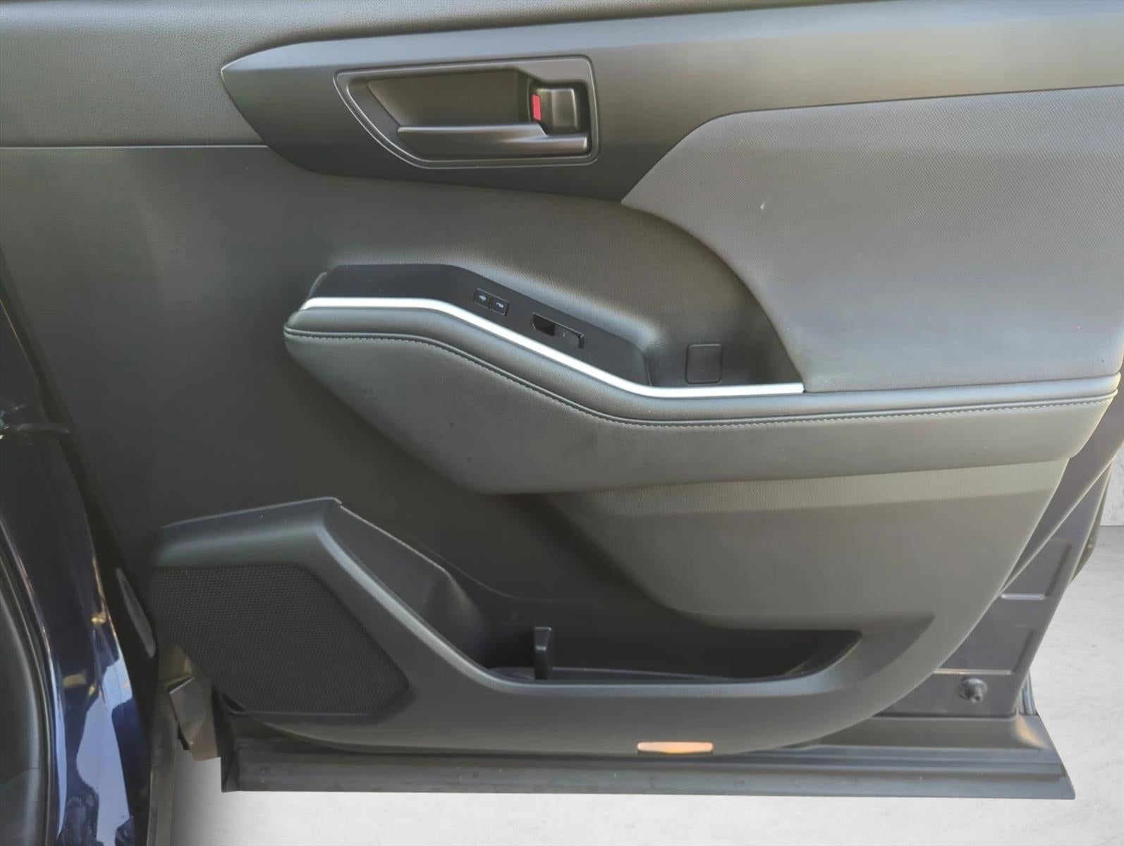 2022 Toyota Highlander L FWD (Natl)