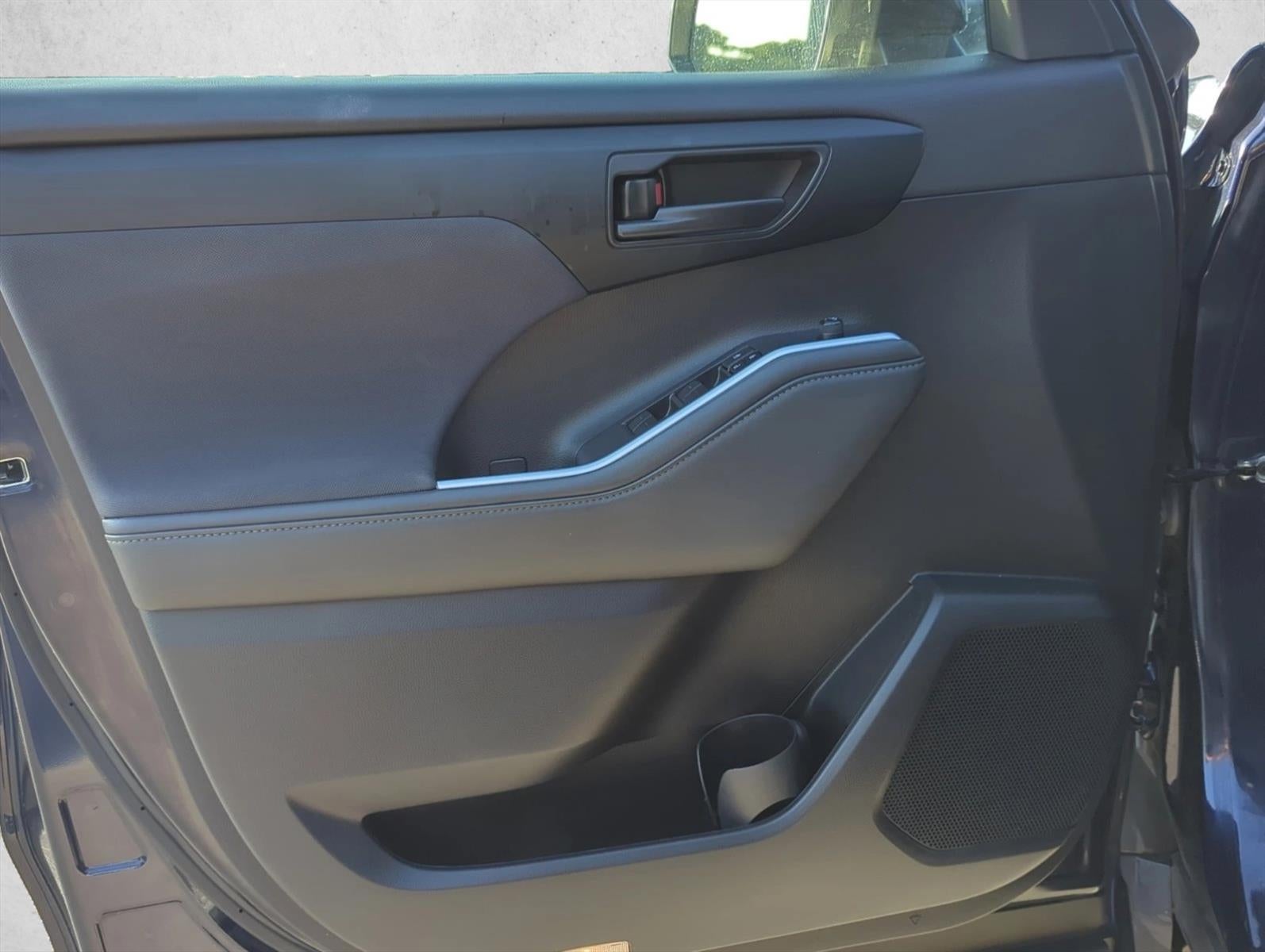 2022 Toyota Highlander L FWD (Natl)