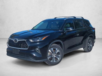 2022 Toyota Highlander XLE FWD (Natl)