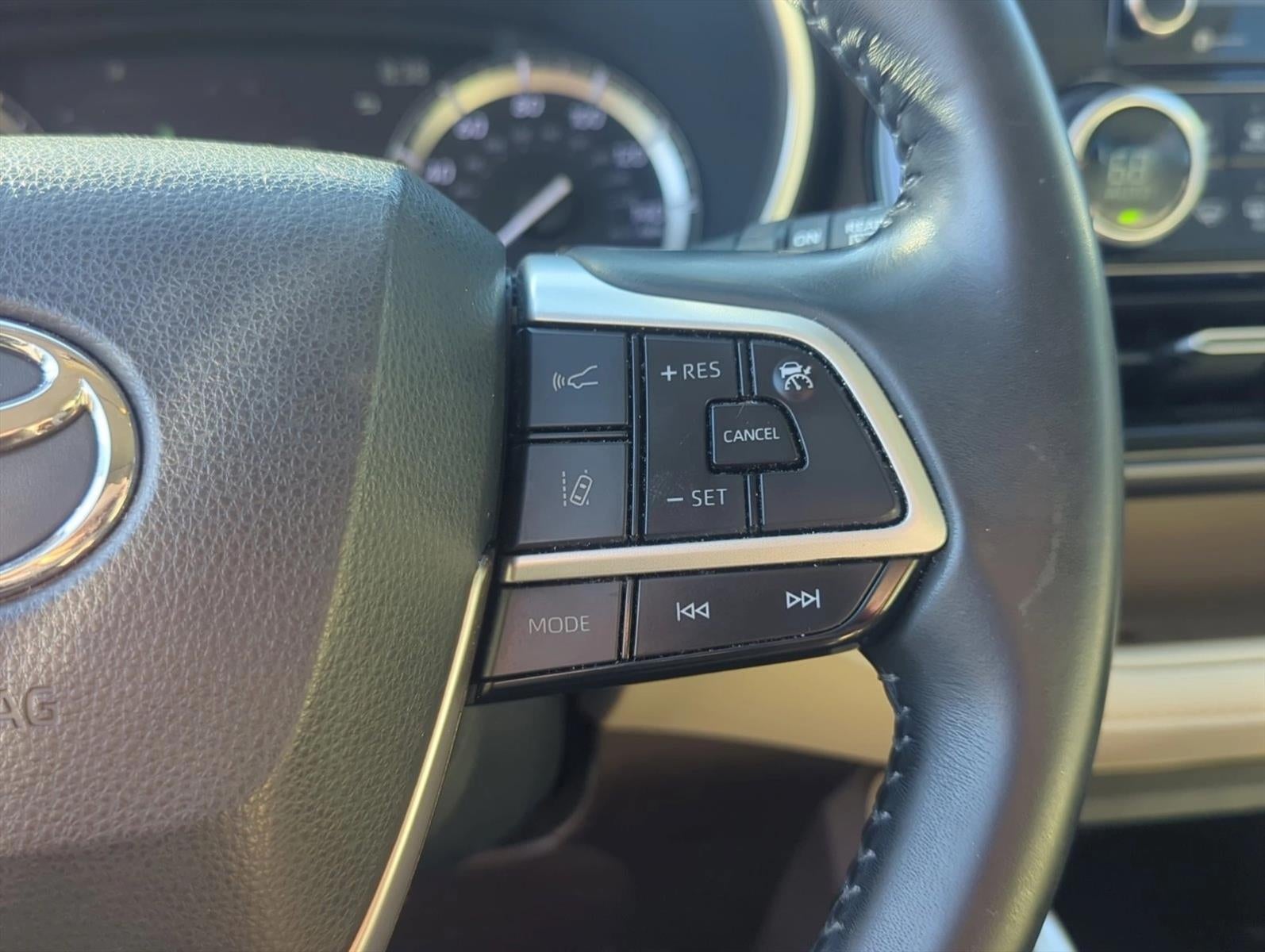 2022 Toyota Highlander XLE FWD (Natl)