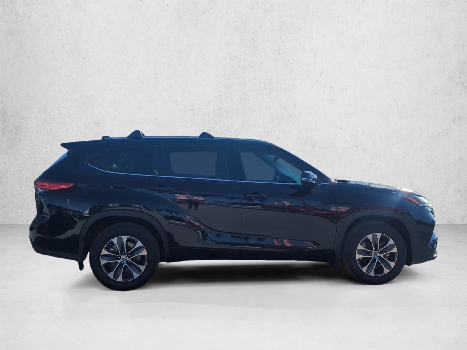 2022 Toyota Highlander XLE FWD (Natl)
