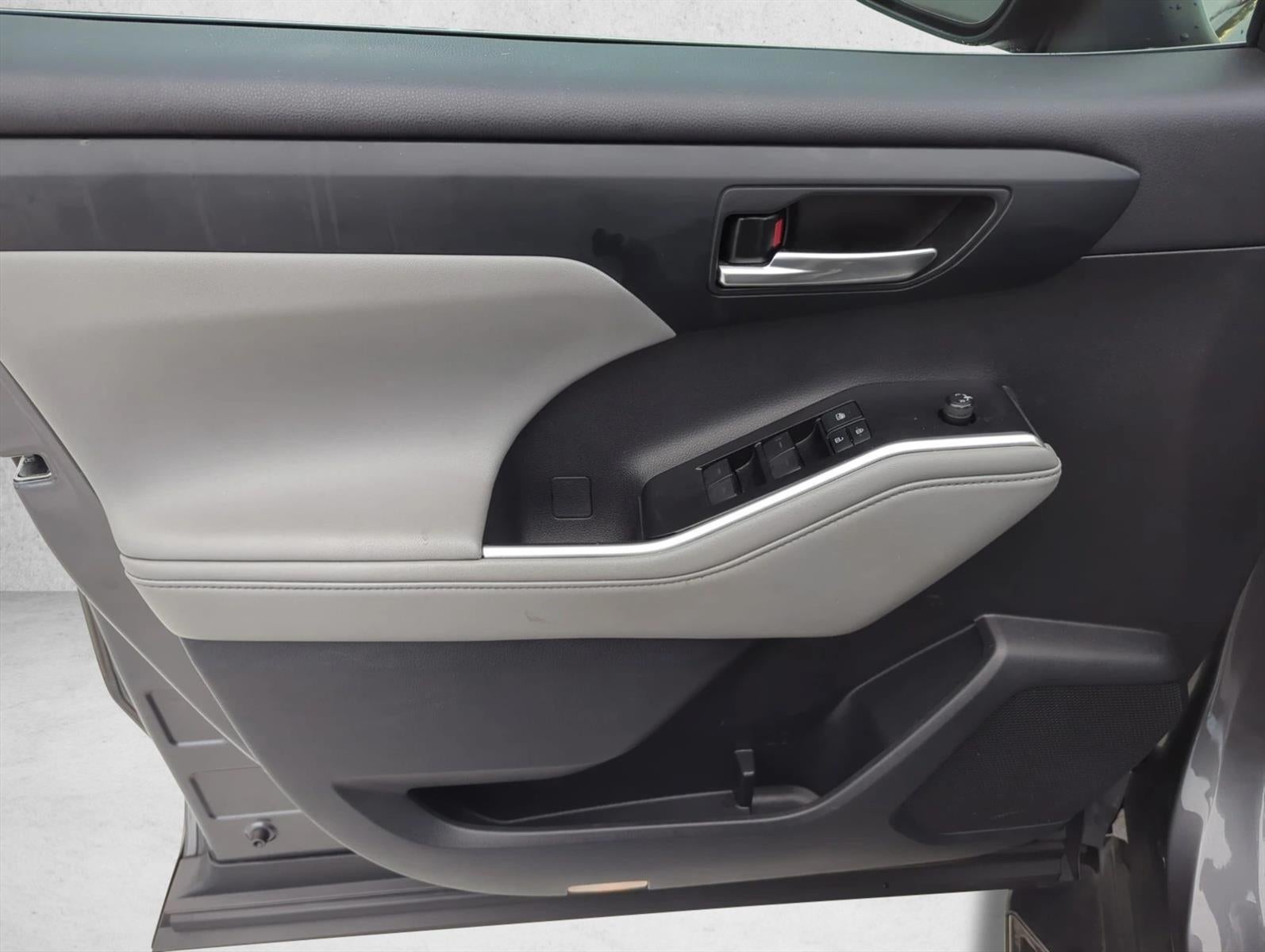 2022 Toyota Highlander XLE FWD (Natl)
