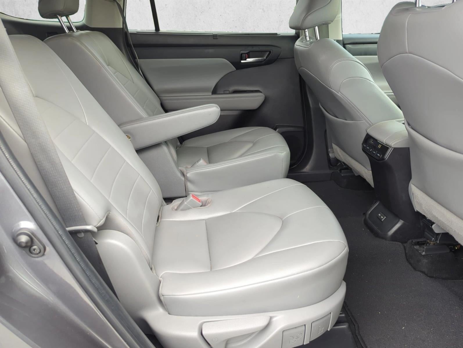 2022 Toyota Highlander XLE FWD (Natl)