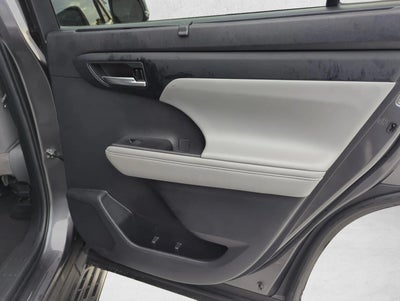 2022 Toyota Highlander XLE FWD (Natl)