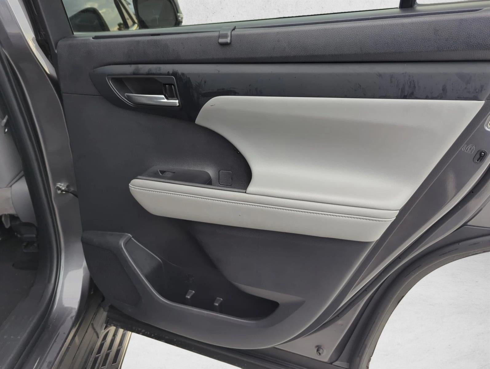 2022 Toyota Highlander XLE FWD (Natl)