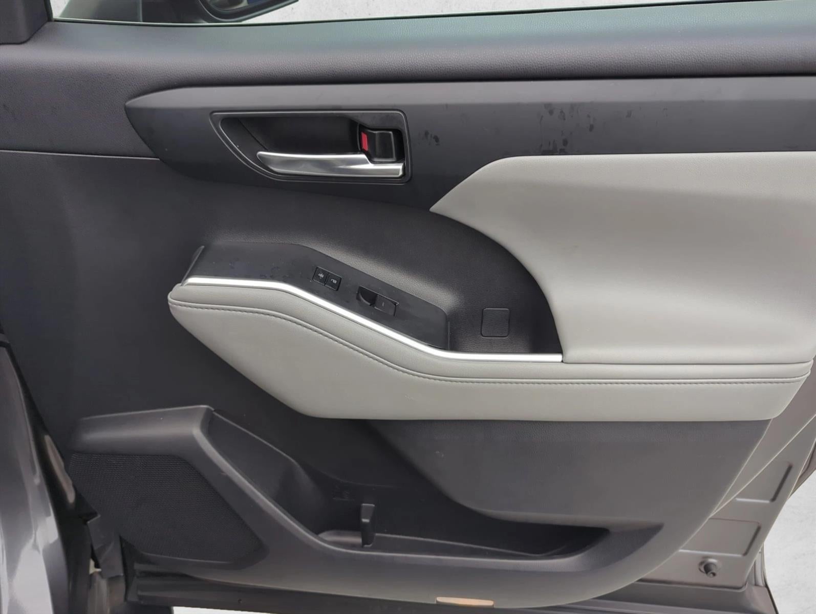 2022 Toyota Highlander XLE FWD (Natl)