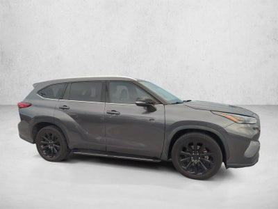 2022 Toyota Highlander XLE FWD (Natl)