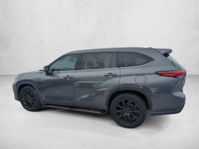 2022 Toyota Highlander XLE FWD (Natl)