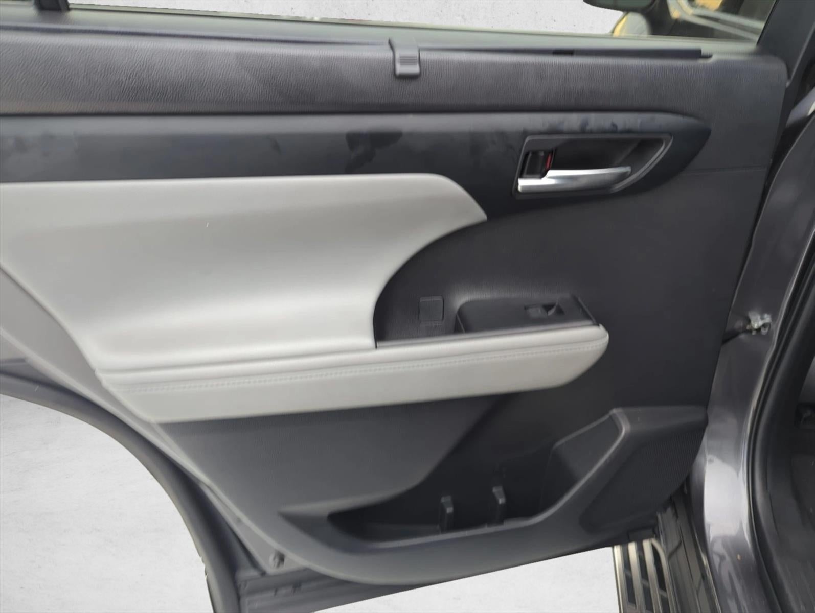 2022 Toyota Highlander XLE FWD (Natl)