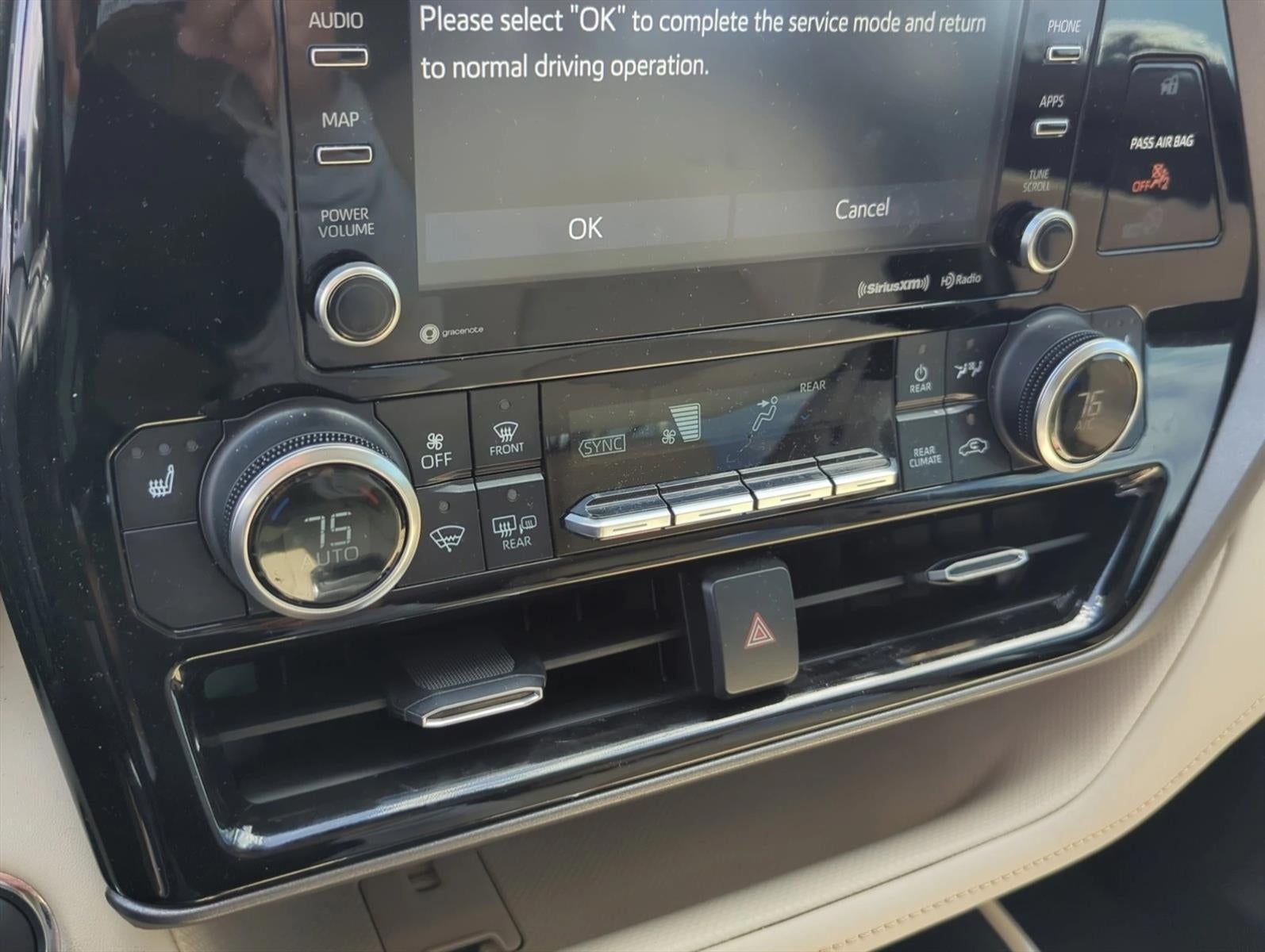 2022 Toyota Highlander XLE FWD (Natl)