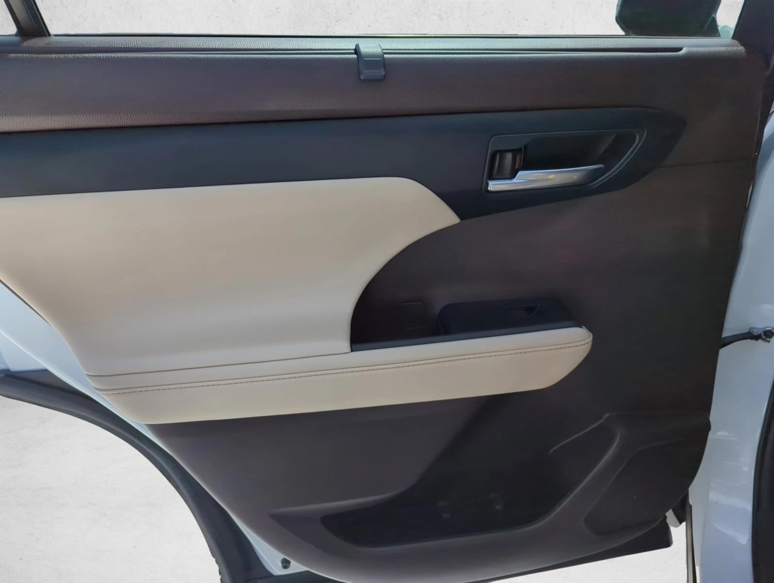 2022 Toyota Highlander XLE FWD (Natl)