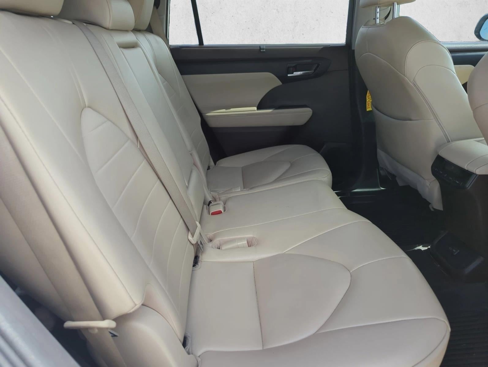 2022 Toyota Highlander XLE FWD (Natl)