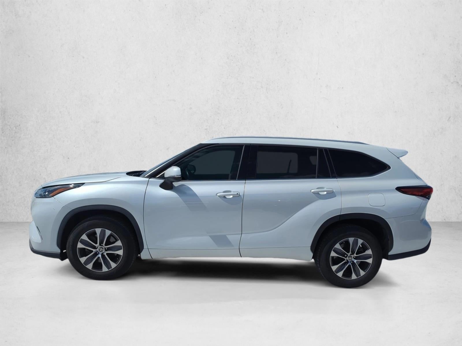 2022 Toyota Highlander XLE FWD (Natl)