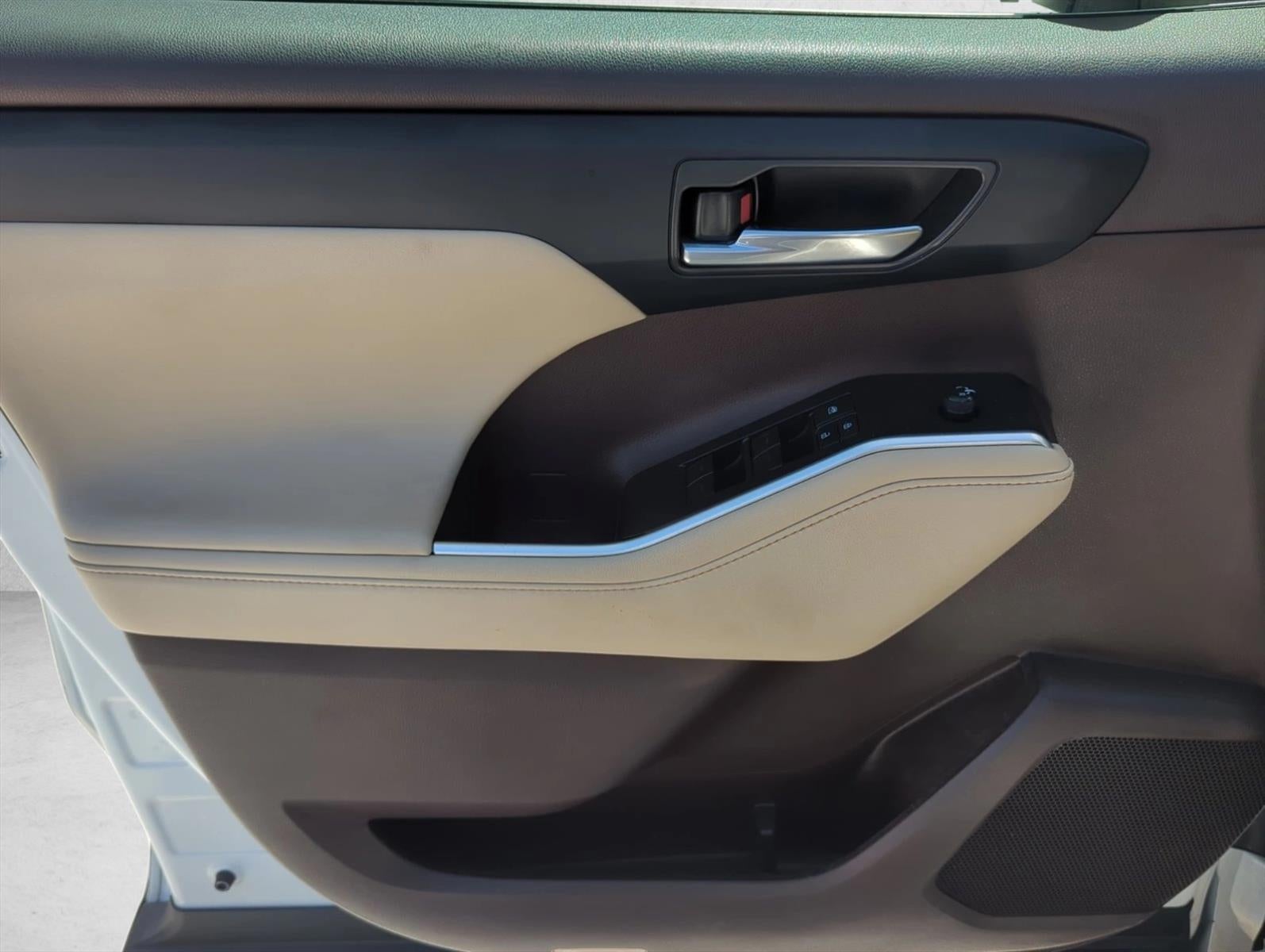 2022 Toyota Highlander XLE FWD (Natl)