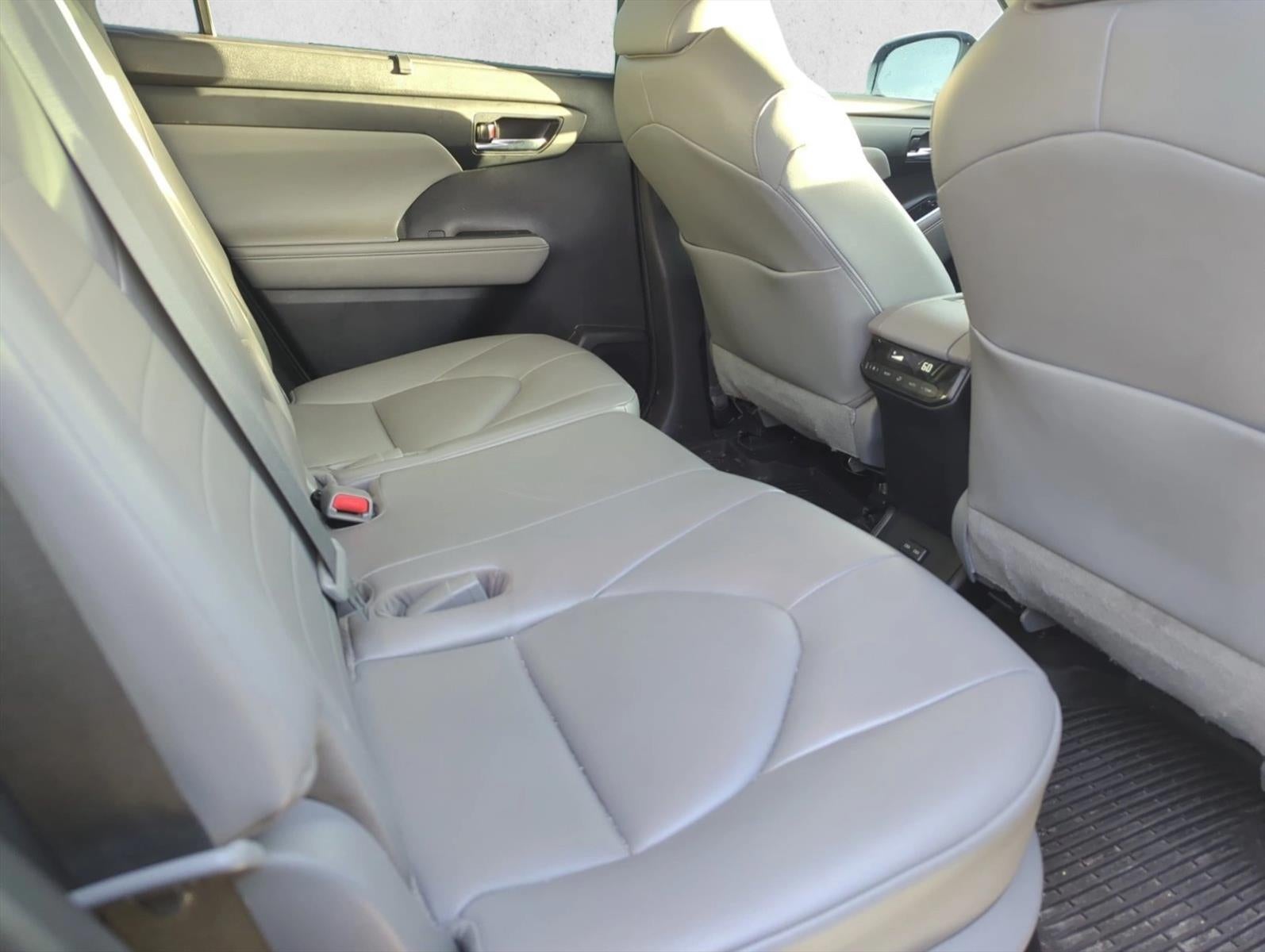 2022 Toyota Highlander XLE AWD (Natl)