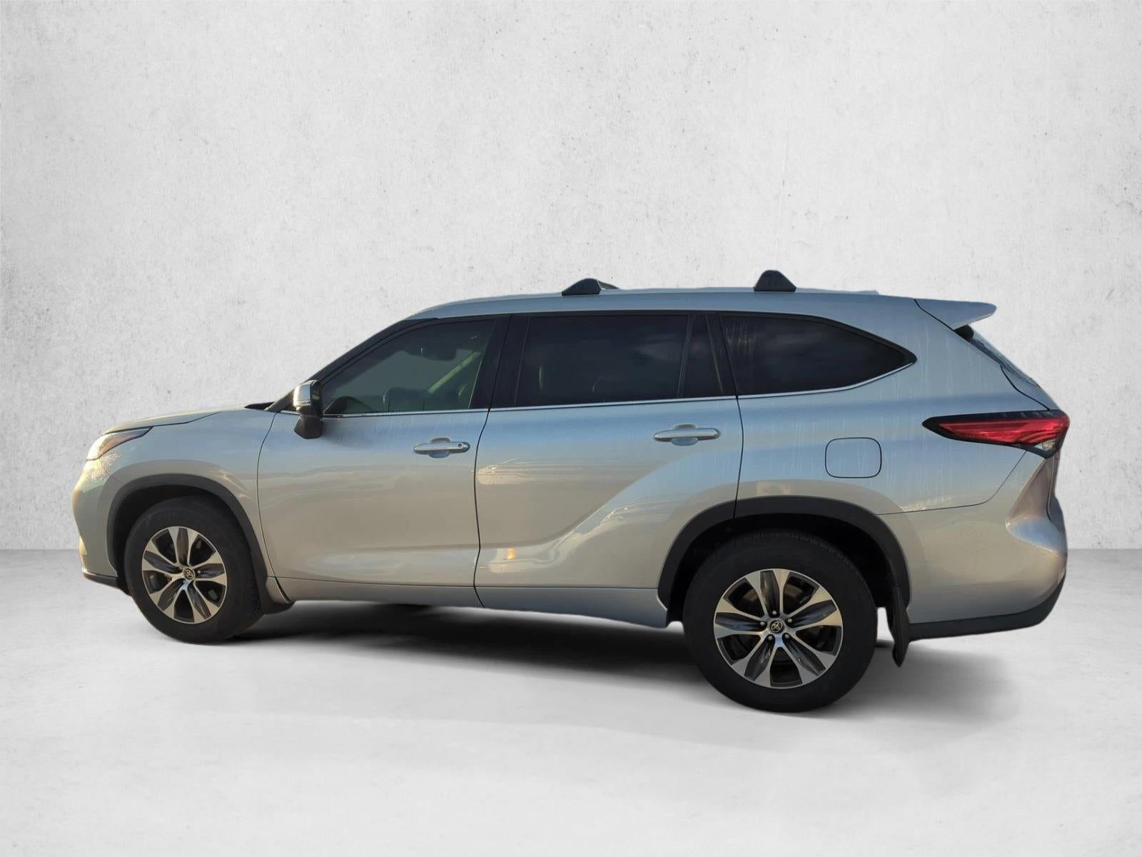 2022 Toyota Highlander XLE AWD (Natl)