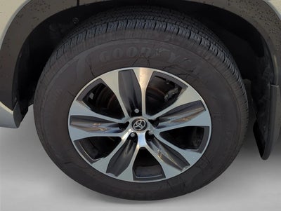 2022 Toyota Highlander XLE AWD (Natl)
