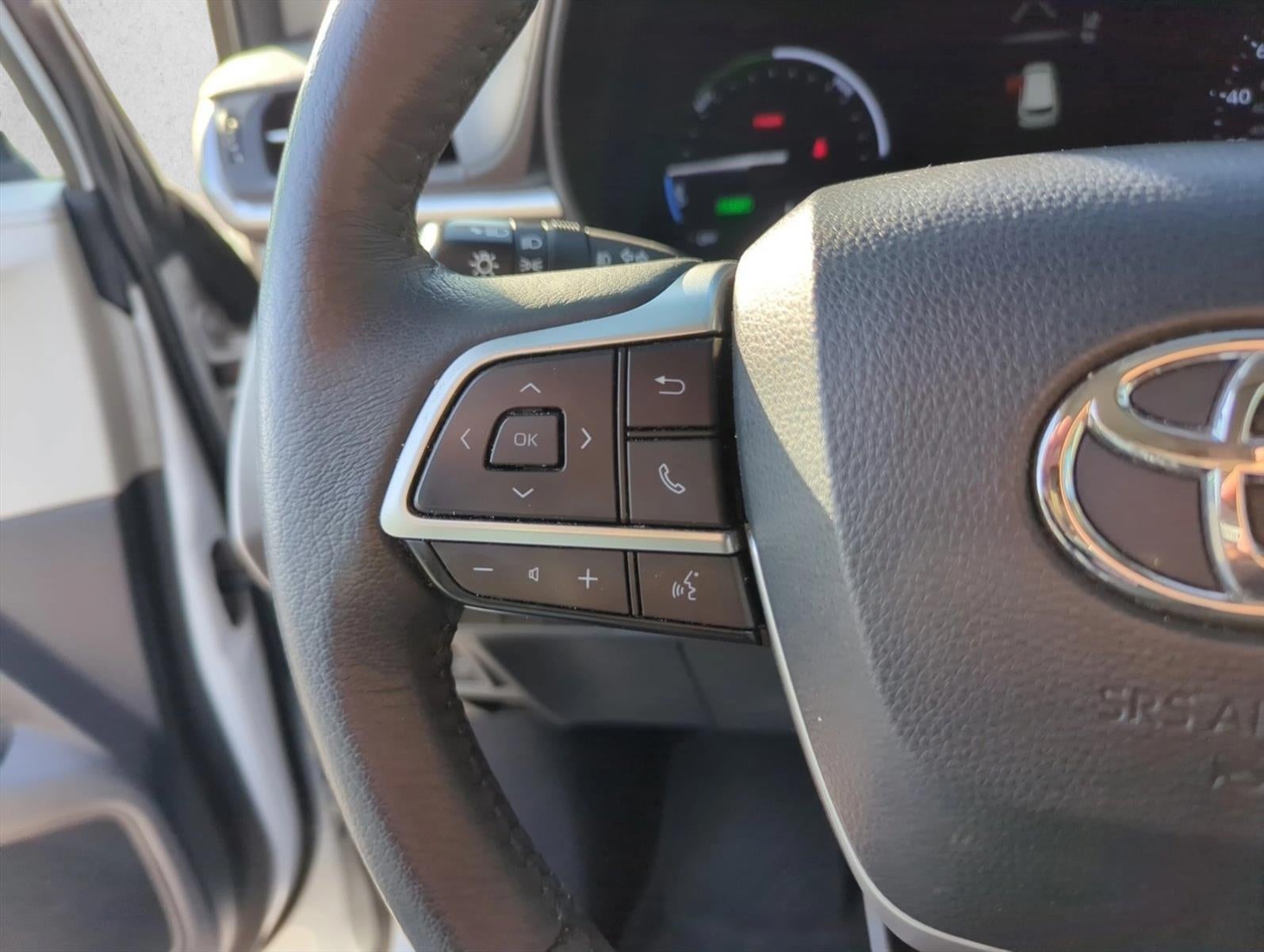 2023 Toyota Sienna XLE FWD 8-Passenger (Natl)