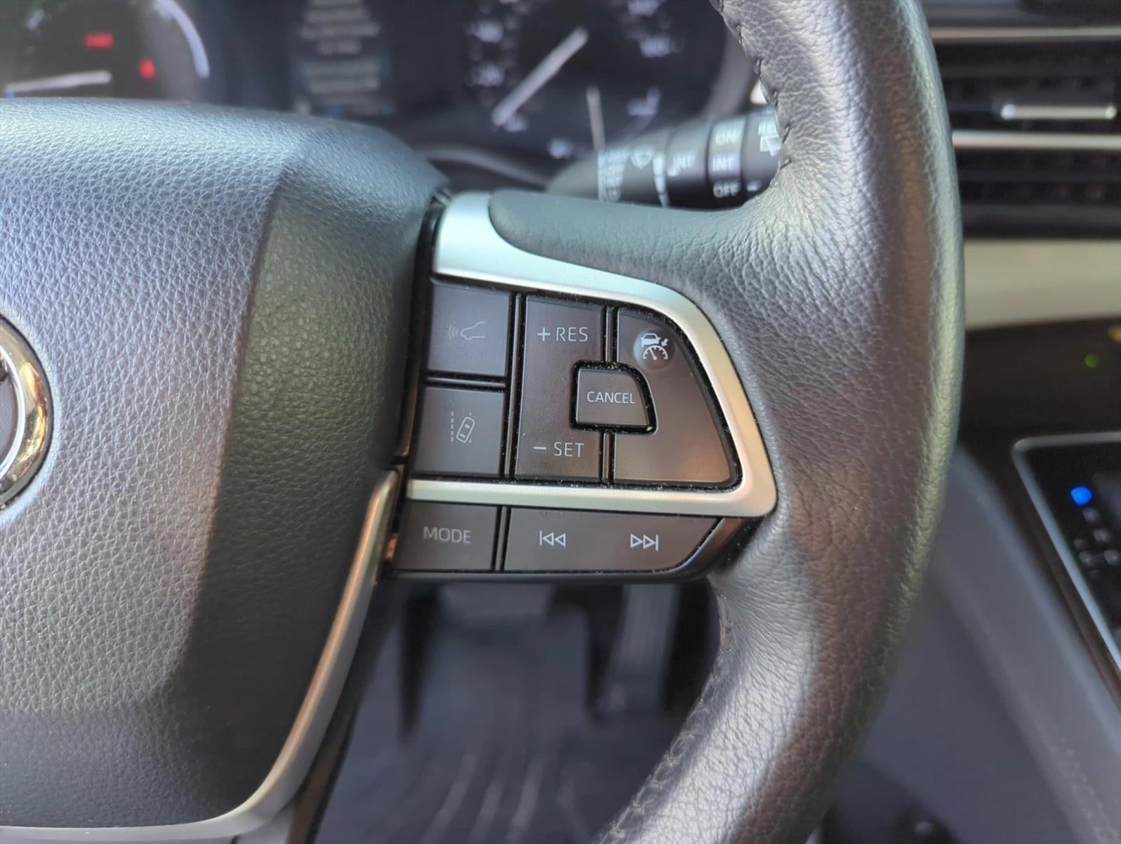 2023 Toyota Sienna XLE FWD 8-Passenger (Natl)
