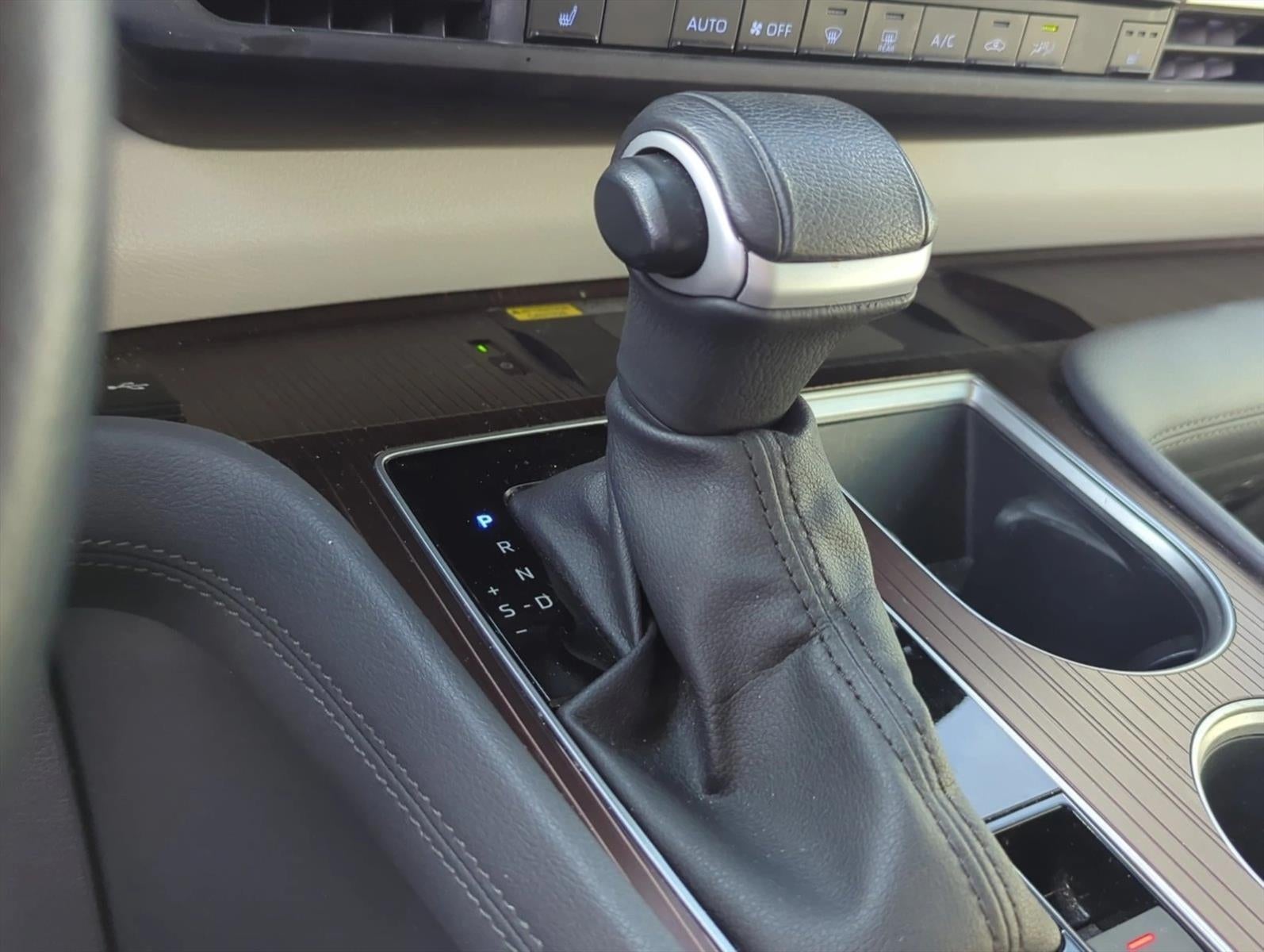 2023 Toyota Sienna XLE FWD 8-Passenger (Natl)