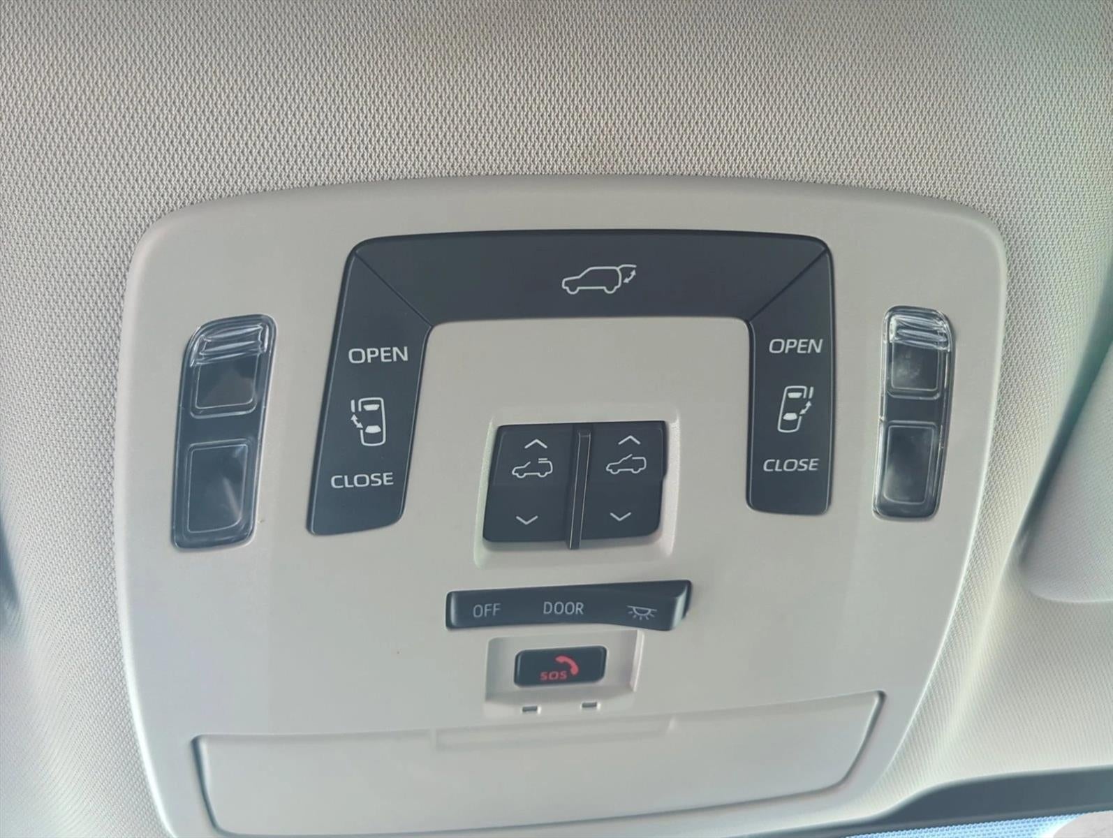 2023 Toyota Sienna XLE FWD 8-Passenger (Natl)