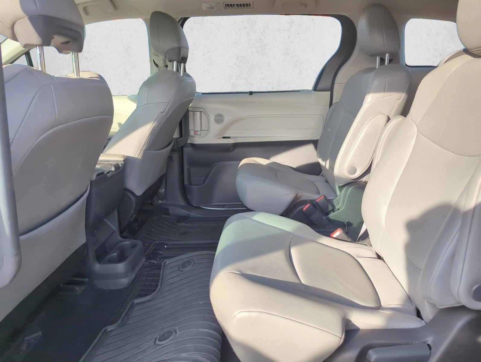 2023 Toyota Sienna XLE FWD 8-Passenger (Natl)