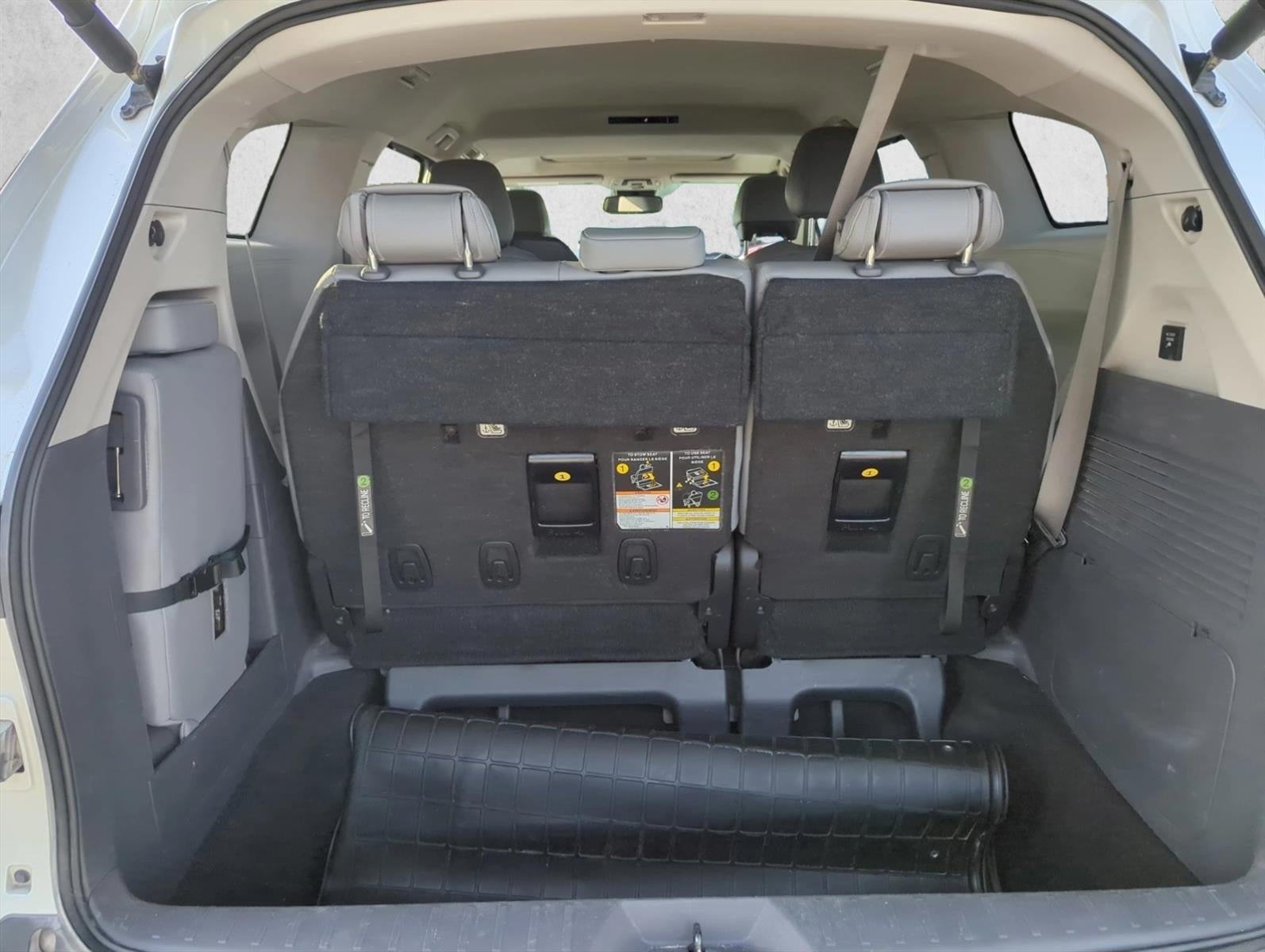 2023 Toyota Sienna XLE FWD 8-Passenger (Natl)