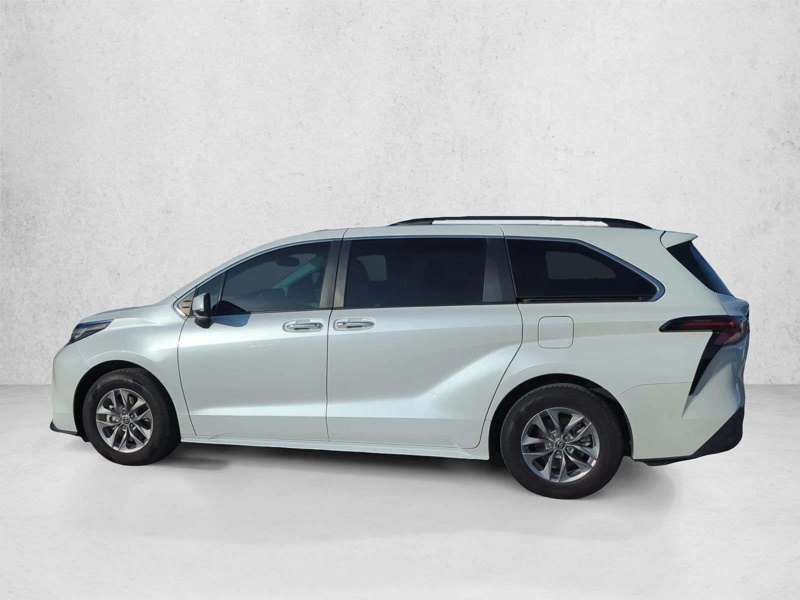 2023 Toyota Sienna XLE FWD 8-Passenger (Natl)