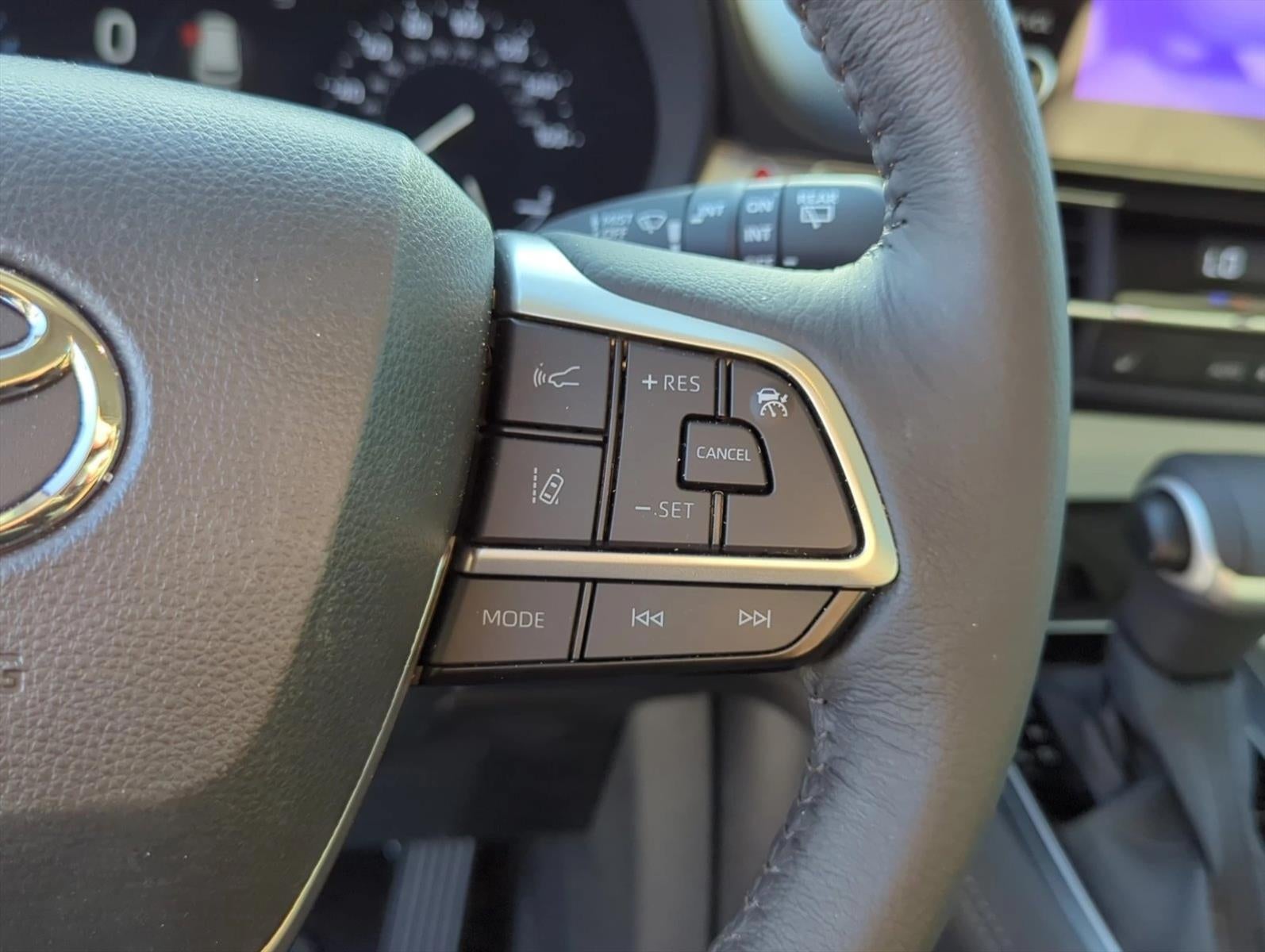 2025 Toyota Sienna XLE FWD 7-Passenger (Natl)