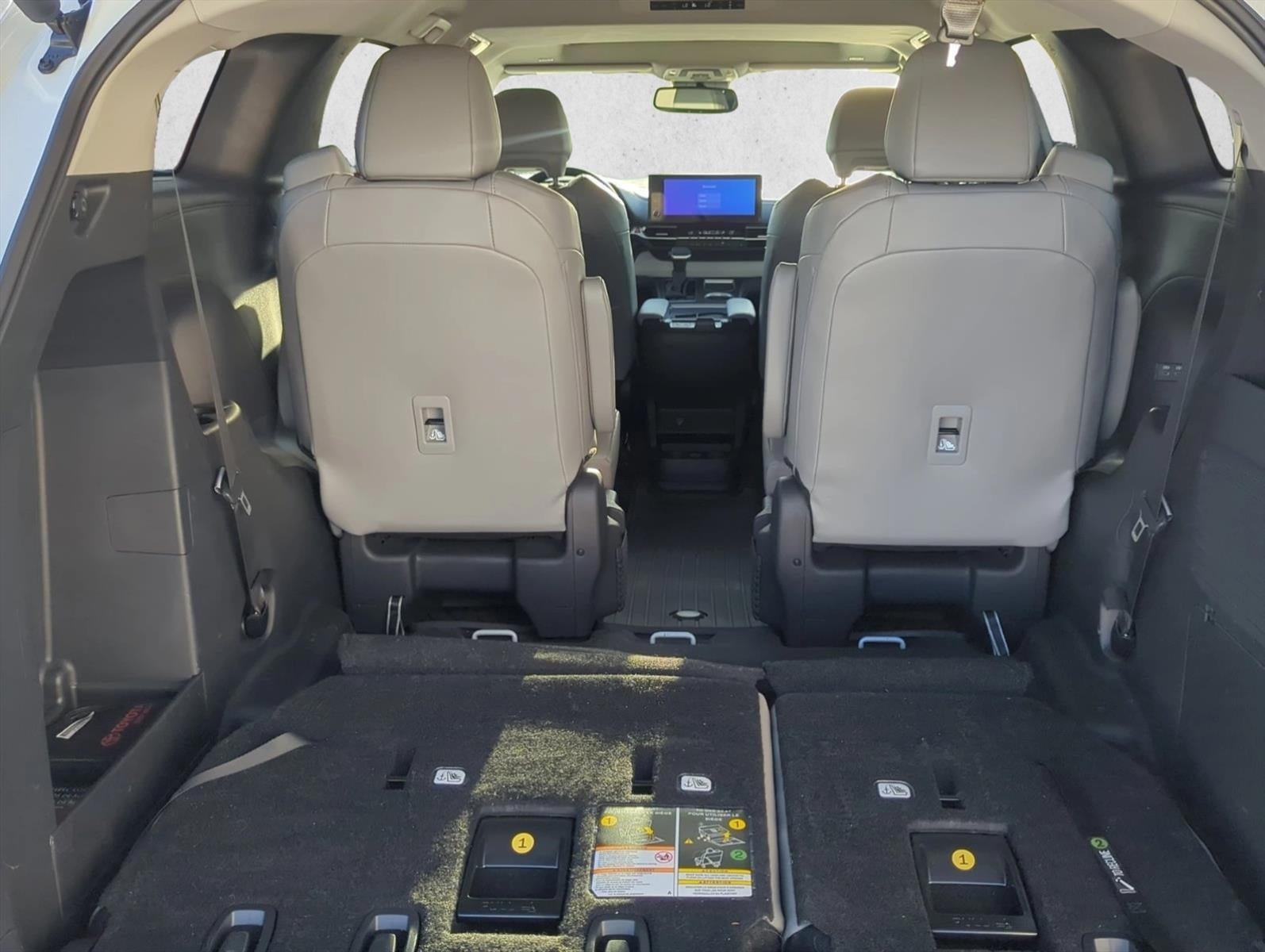 2025 Toyota Sienna XLE FWD 7-Passenger (Natl)