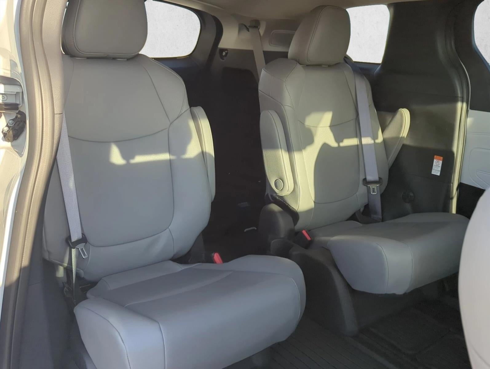 2025 Toyota Sienna XLE FWD 7-Passenger (Natl)