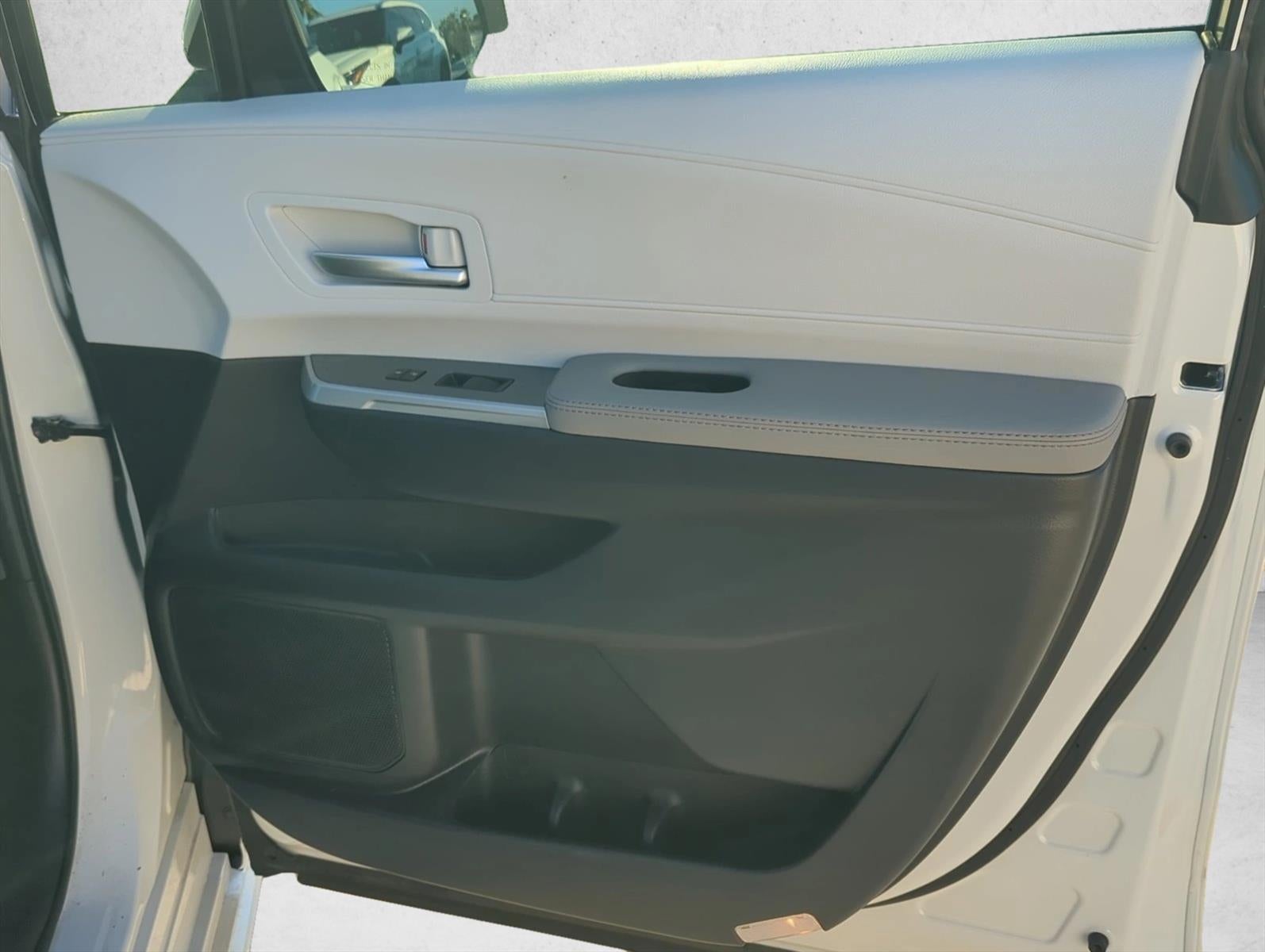 2025 Toyota Sienna XLE FWD 7-Passenger (Natl)