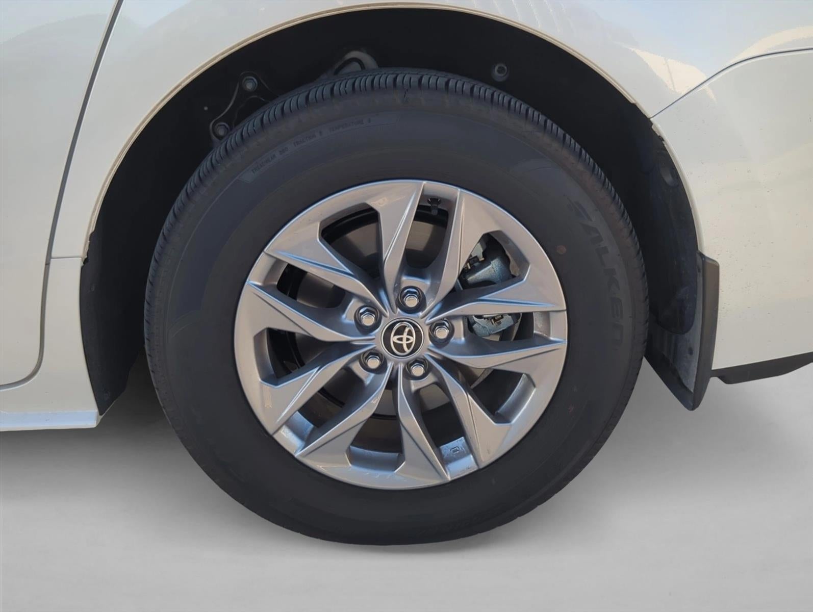 2025 Toyota Sienna XLE FWD 7-Passenger (Natl)