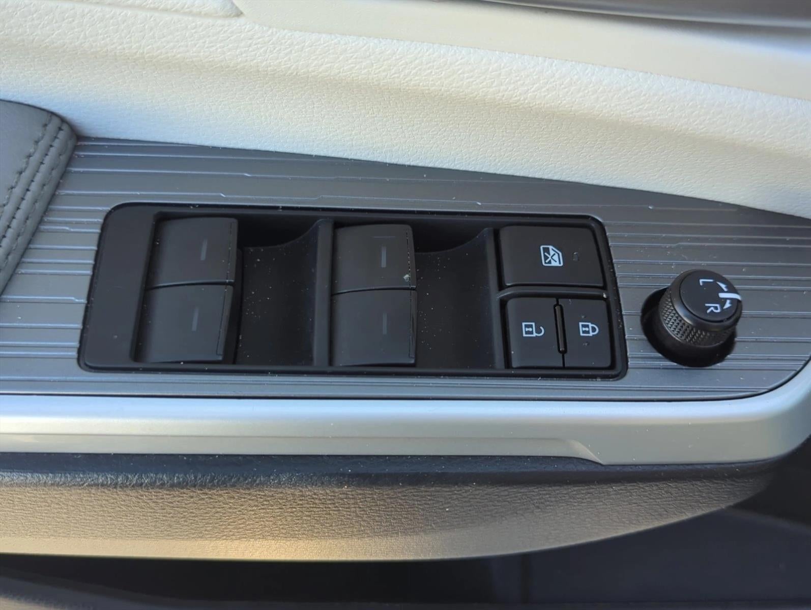2025 Toyota Sienna XLE FWD 7-Passenger (Natl)