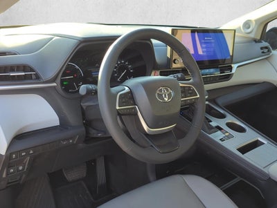 2025 Toyota Sienna XLE FWD 7-Passenger (Natl)