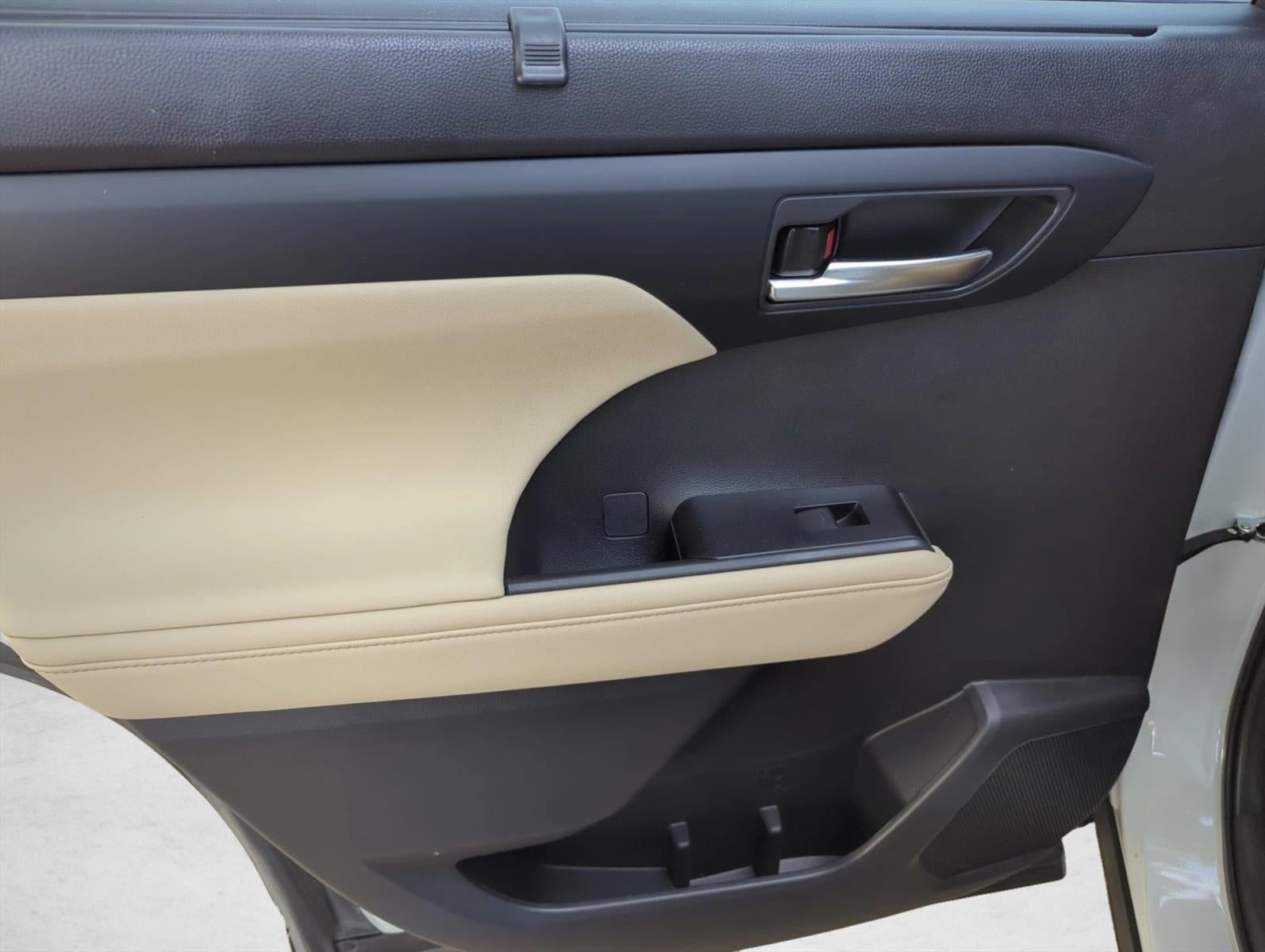 2023 Toyota Highlander XLE FWD (Natl)