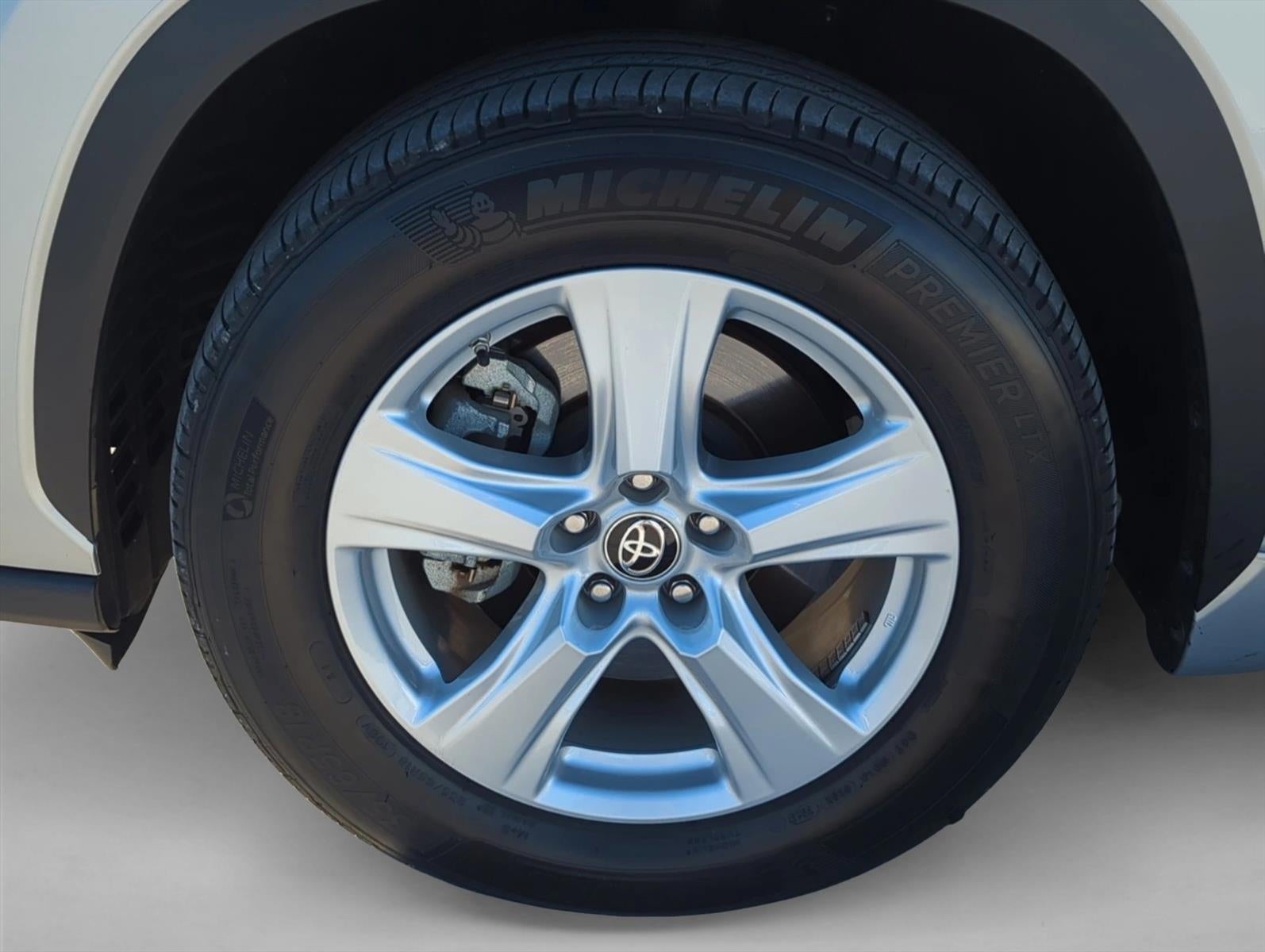 2023 Toyota Highlander LE FWD (GS)