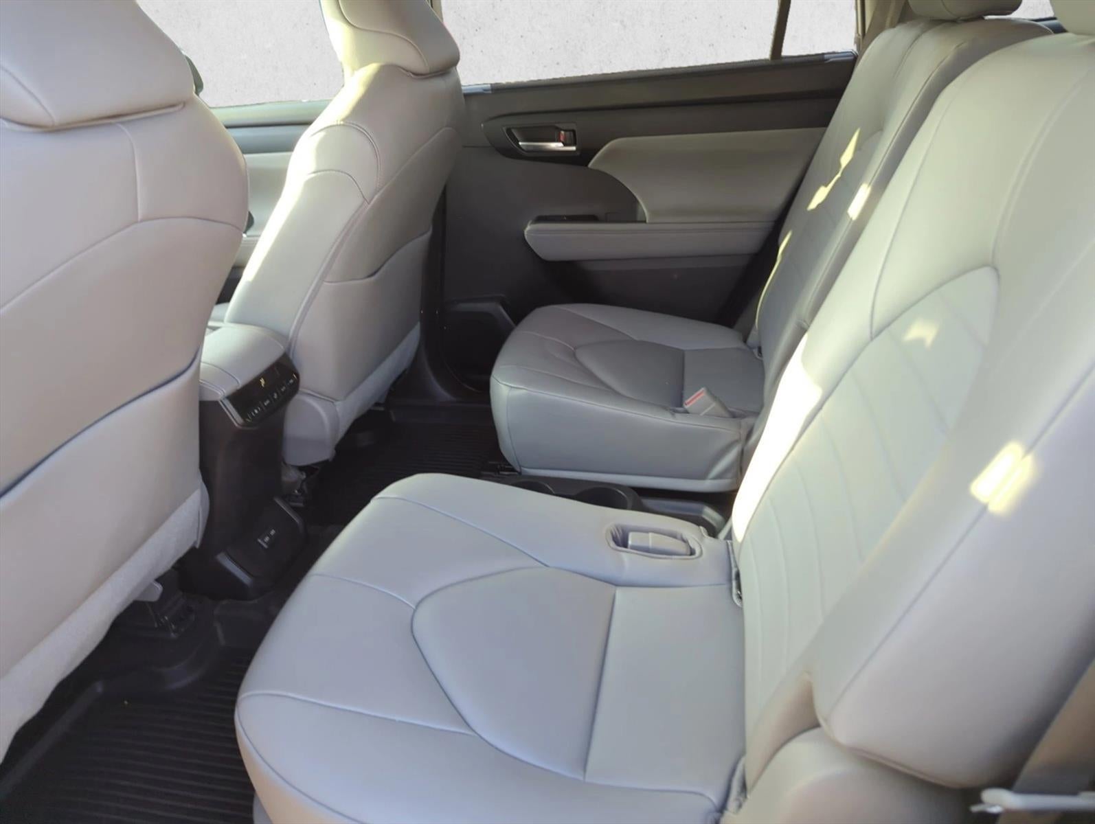 2023 Toyota Highlander XLE FWD (Natl)