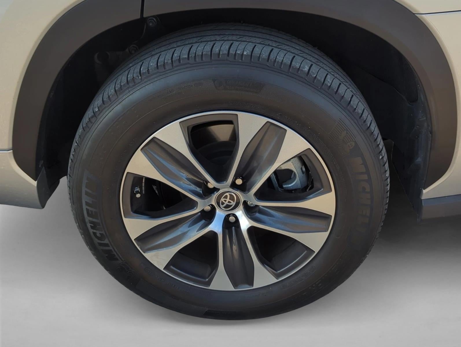 2023 Toyota Highlander XLE FWD (Natl)