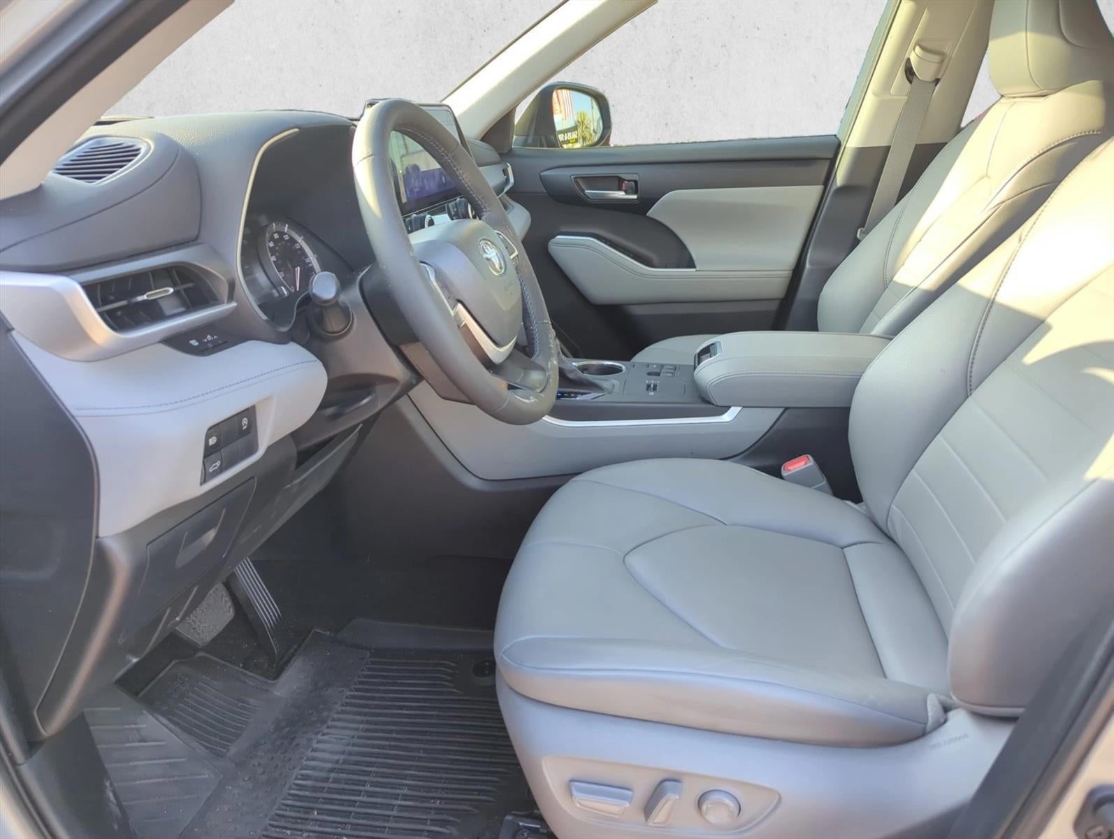 2023 Toyota Highlander XLE FWD (Natl)