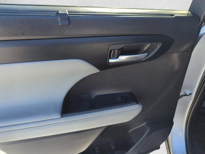 2023 Toyota Highlander XLE FWD (Natl)
