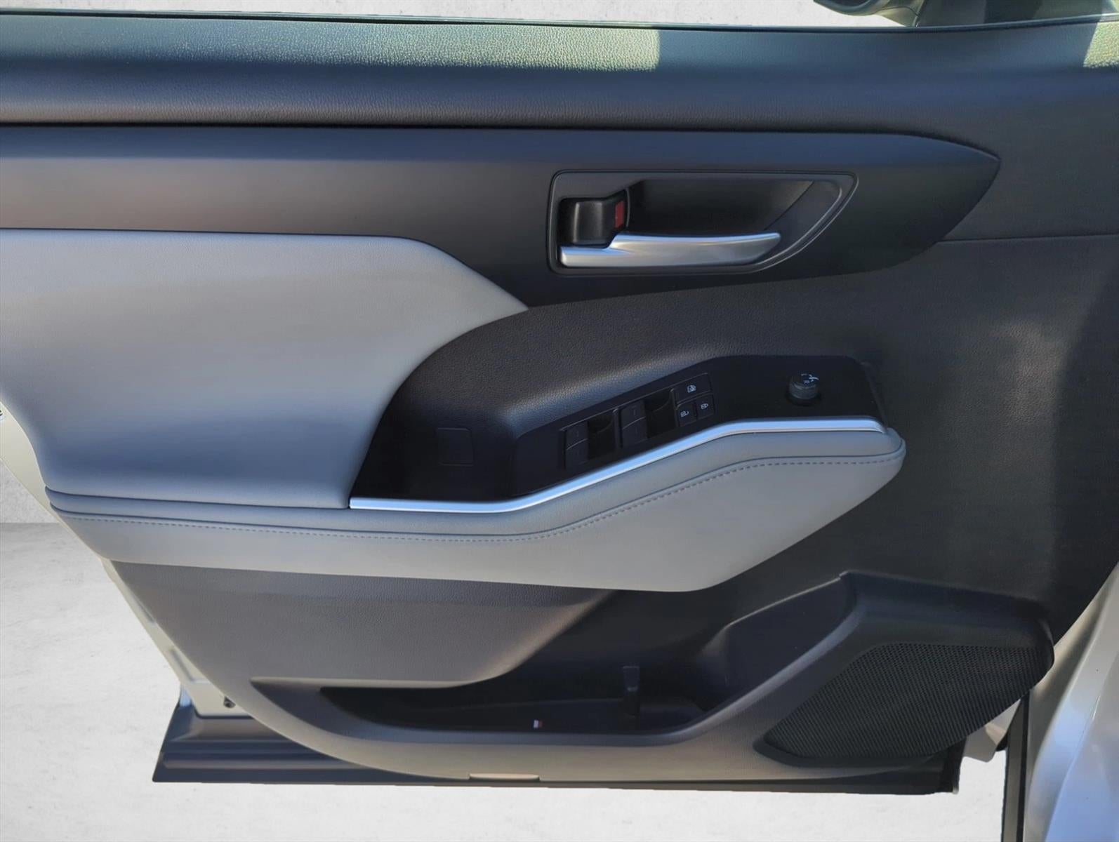 2023 Toyota Highlander XLE FWD (Natl)