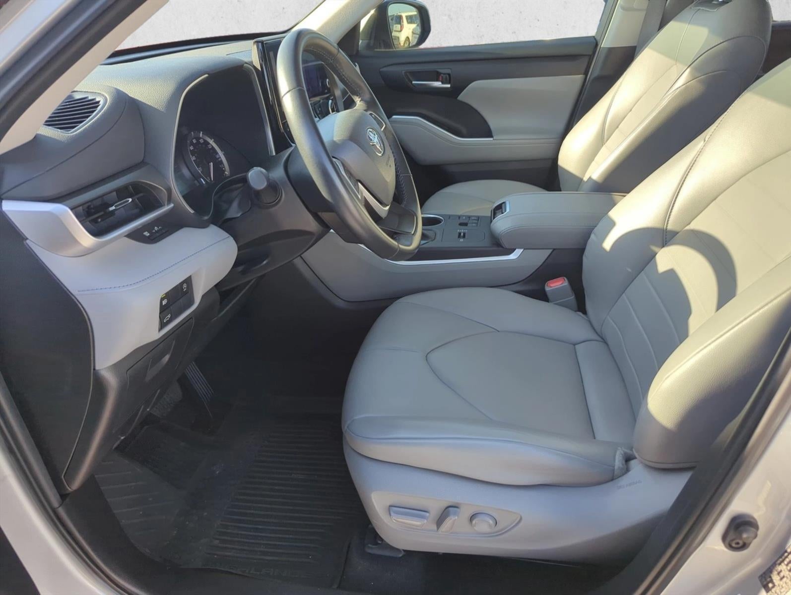 2023 Toyota Highlander XLE FWD (Natl)