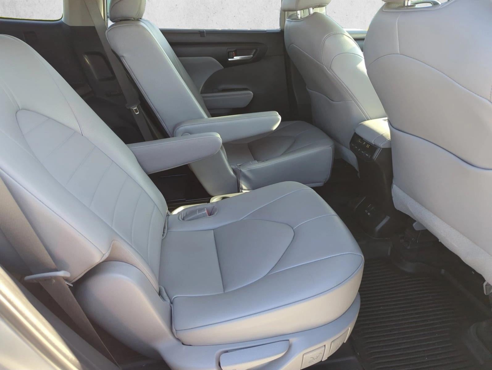 2023 Toyota Highlander XLE FWD (Natl)