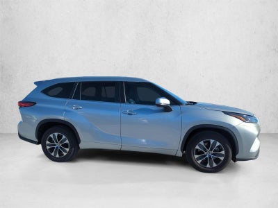 2023 Toyota Highlander XLE FWD (Natl)