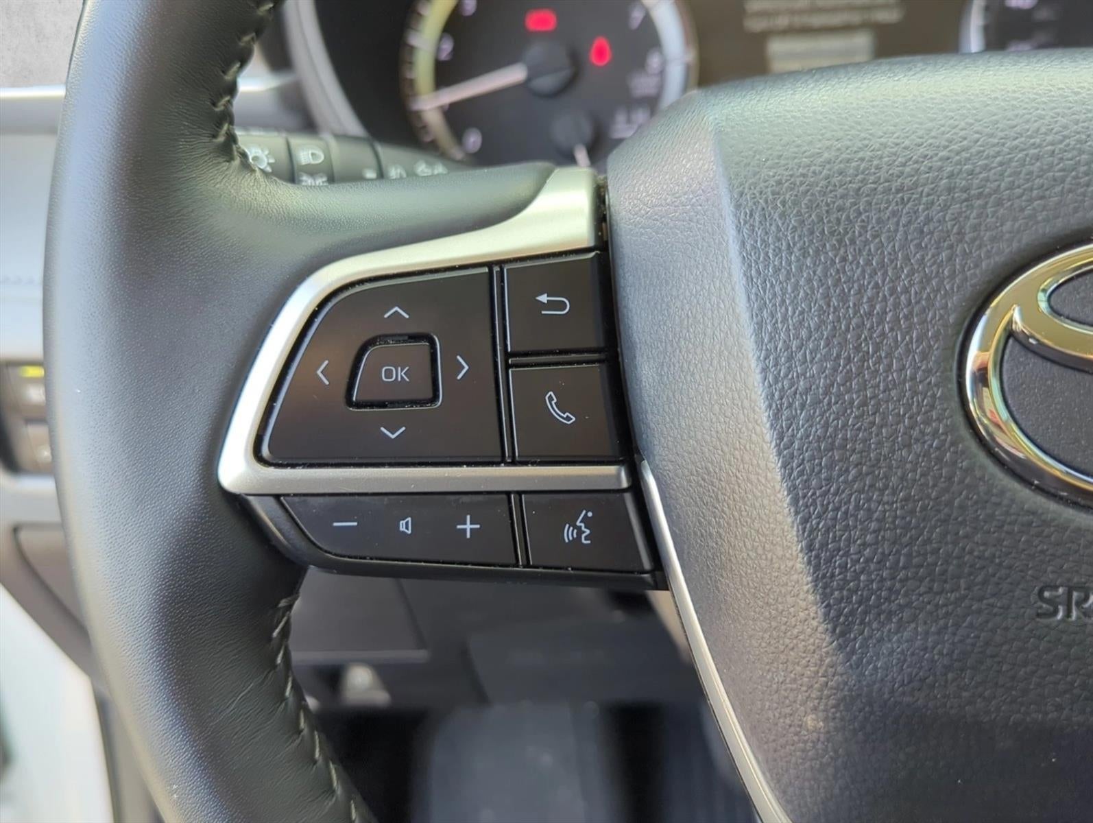2025 Toyota Highlander LE FWD (GS)