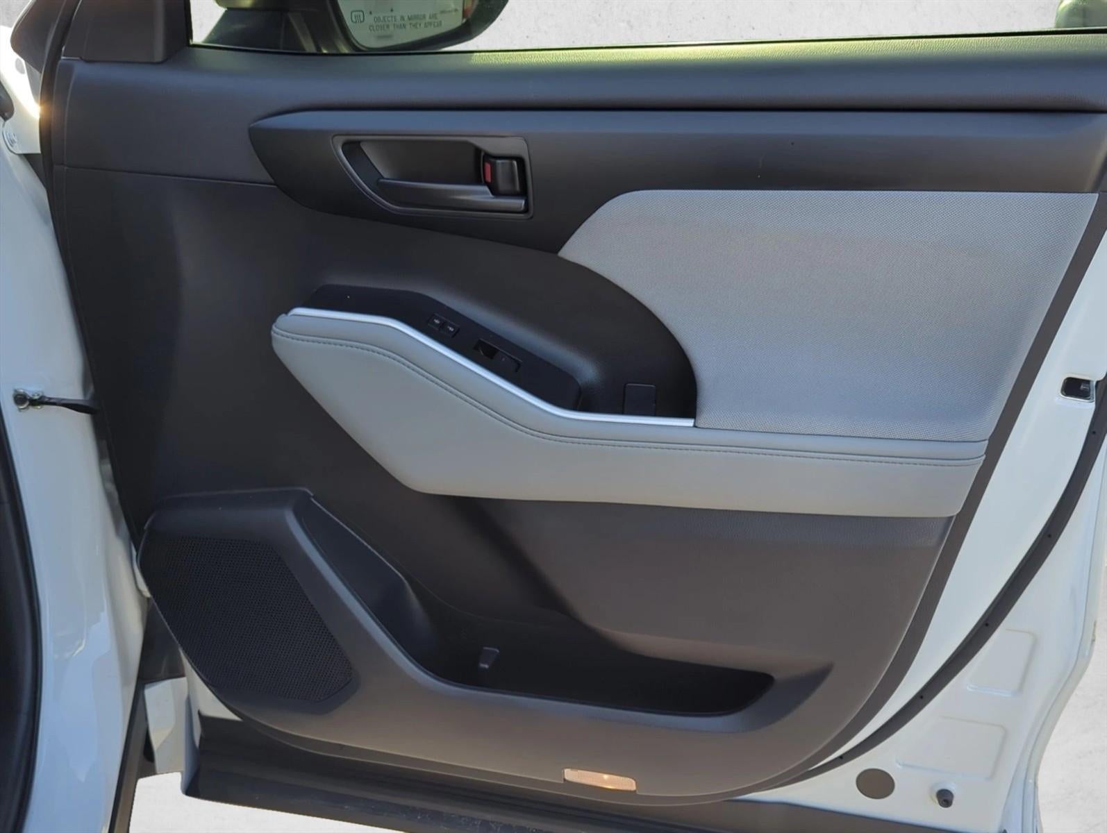 2025 Toyota Highlander LE FWD (GS)
